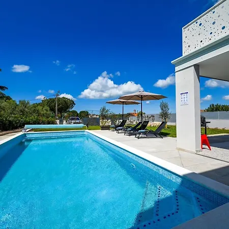 Matohanci Dazzling With Pool - Four Bedroom With Pool *
