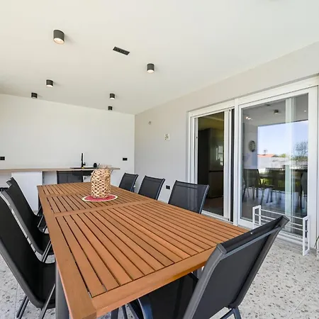 Matohanci Dazzling With Pool - Four Bedroom With Pool * Kanfanar