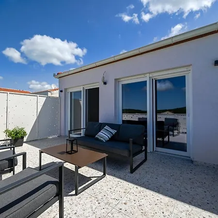 Villa Matohanci Dazzling With Pool - Four Bedroom With Pool
