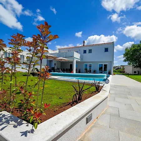 Matohanci Dazzling With Pool - Four Bedroom With Pool Kanfanar
