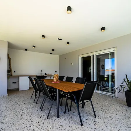 Matohanci Dazzling With Pool - Four Bedroom With Pool