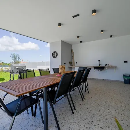 Villa Matohanci Dazzling With Pool - Four Bedroom With Pool