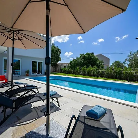 Villa Matohanci Dazzling With Pool - Four Bedroom With Pool