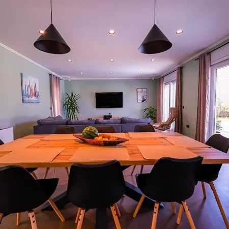 Matohanci Dazzling With Pool - Four Bedroom With Pool