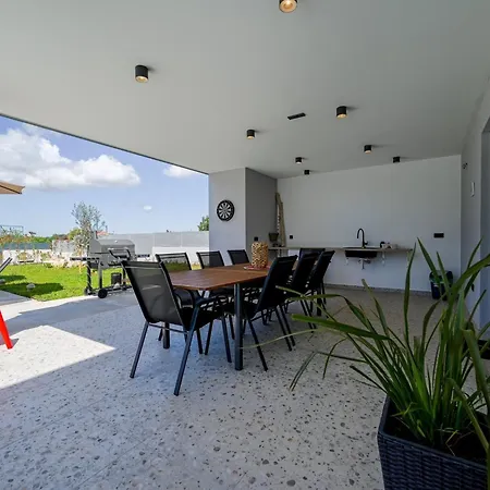 Villa Matohanci Dazzling With Pool - Four Bedroom With Pool *