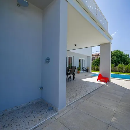Villa Matohanci Dazzling With Pool - Four Bedroom With Pool Kanfanar