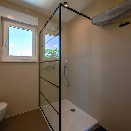 Matohanci Dazzling With Pool - Four Bedroom With Pool Kanfanar