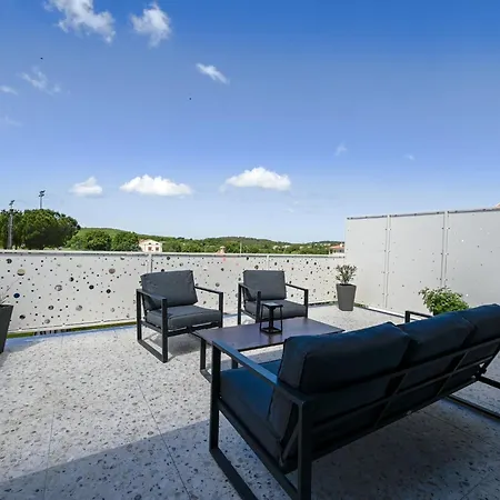 Matohanci Dazzling With Pool - Four Bedroom With Pool Kanfanar